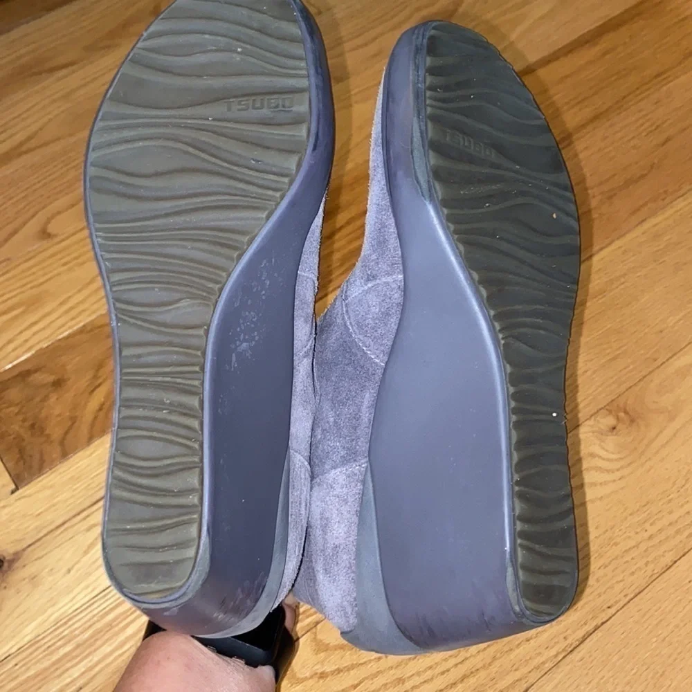 Tsubo grey suede wedge